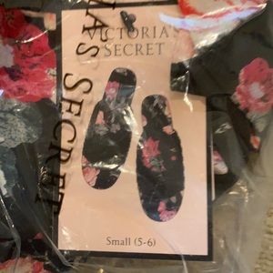 Victoria’s Secret slippers size 5-6 NWT
